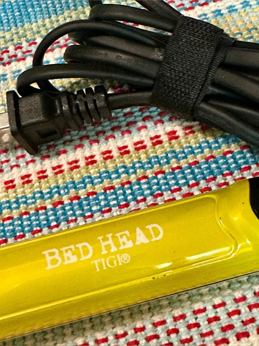 Bed Head TIGI Yellow Styling Wand - Picture 3 of 6